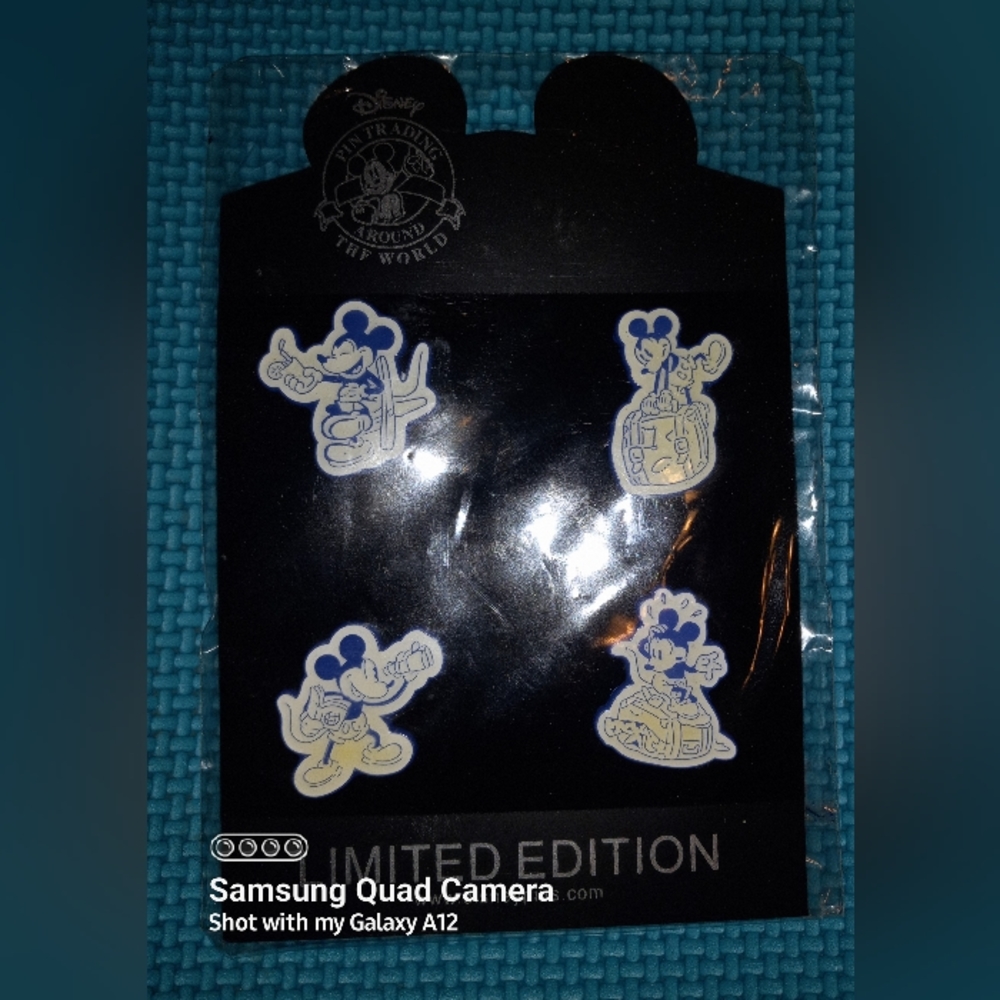 Disney vacation club members pin set